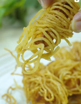 Noodle Wrapped Paneer Roll